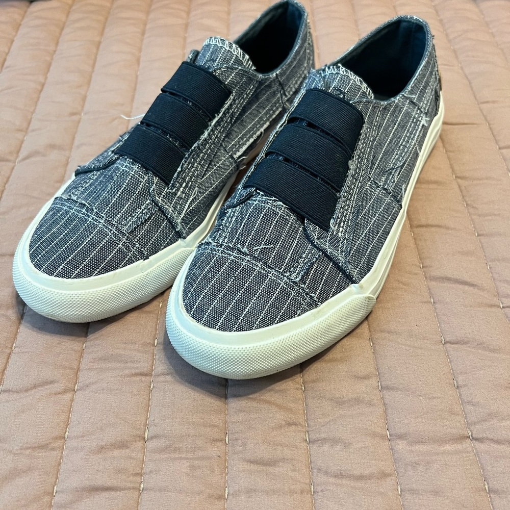 EUC Blowfish slip on size 7.5